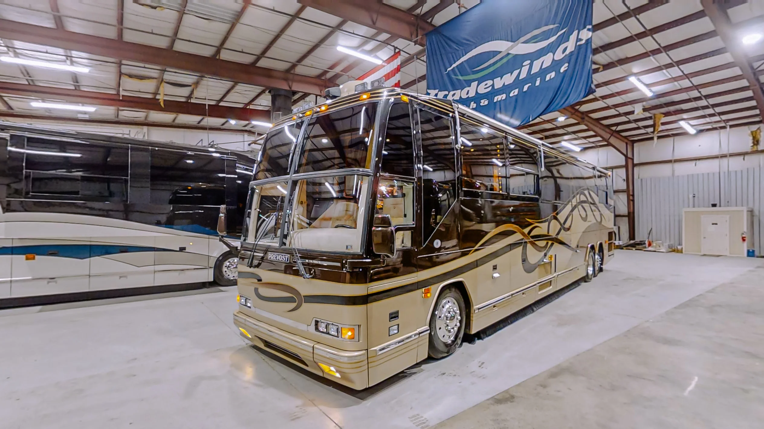 2000 Prevost Featherlite H3-45